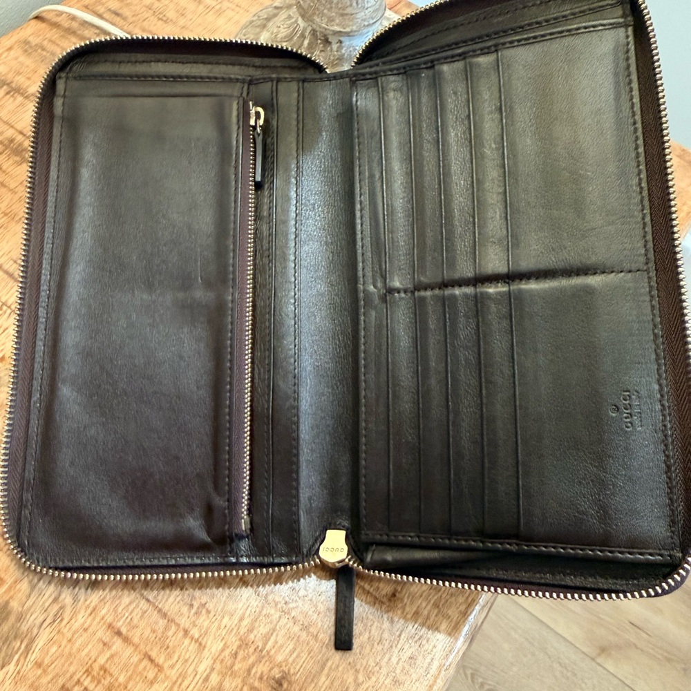 Authentic Gucci Dark Brown Leather Zip Wallet. COA. - Picture 3 of 9